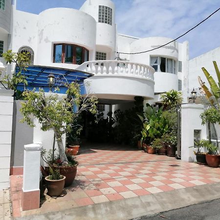 Villa Tropical Sea View & Sunshine Batu Ferringhi Exterior foto
